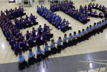 ความสามัคคี : รูปภาพของทีม  EIT